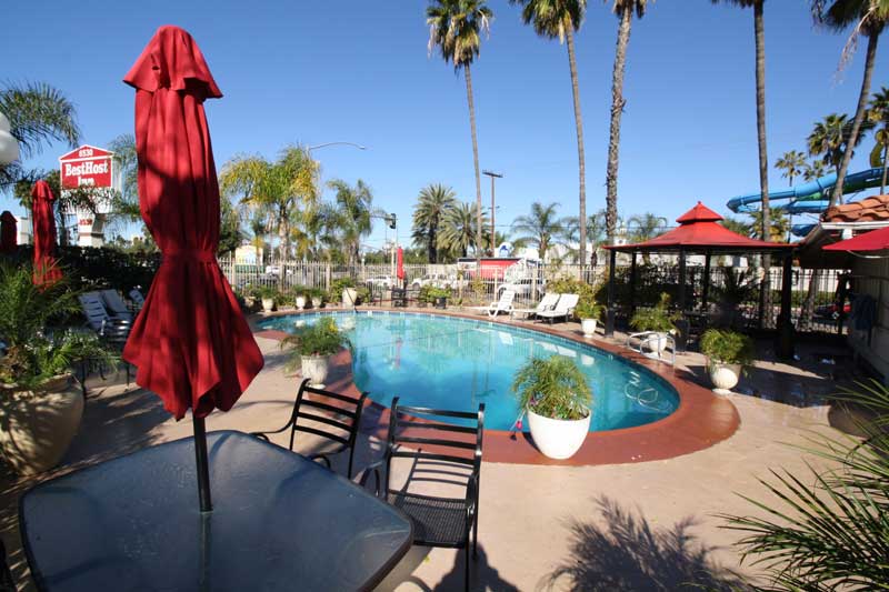 Family Suites Romantic Spa Suites Budget Affordable Lodging Accommodations Best Host Inn Buena Park California Anaheim Convention Theme Parks