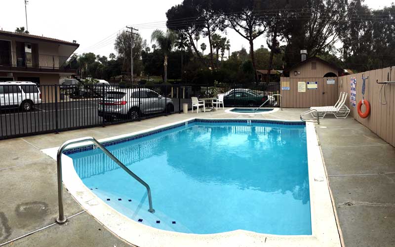 Outdoor Pool Spa Escondido Lodge Pet Friendly Hotel Motel San Diego Wild Animal Park