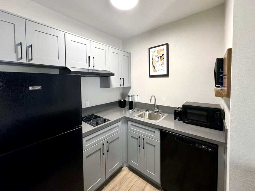 1 Bedroom Suite Newly Remodeled Extended Stay Hotel