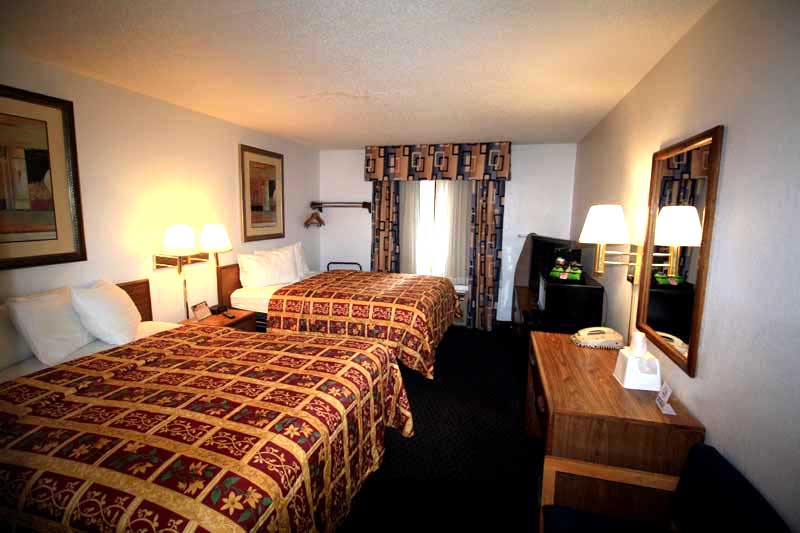 Dining Norwwod Inn And Suites Minneapolis St Paul Red Roof