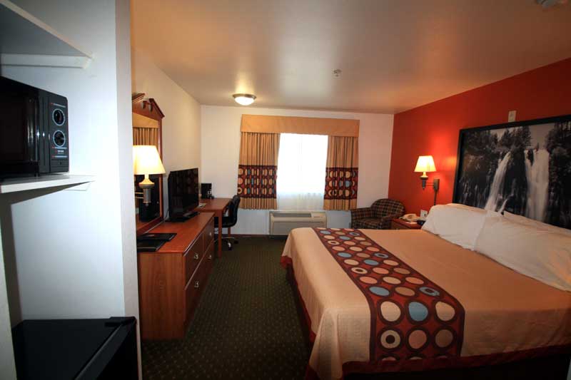 Budget Affordable Lodging Accommodations Cheap Super 8 Cloverdale Wine Country California