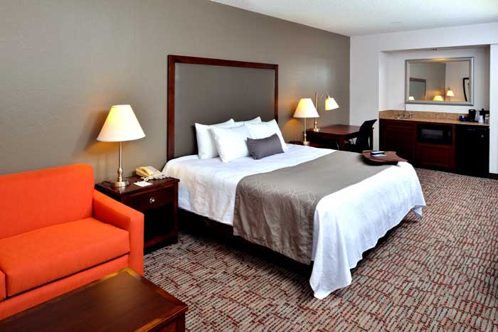 BEST WESTERN PLUS University Newly Remodeled Clean Comfortable Accommodations Lodging Business Travelers Family Suites with Indoor Spa Outdoor Pool Hot Breakfast Buffet