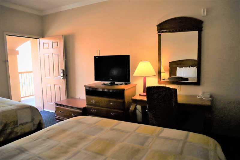 2 Queen Beds Cheap Budget Newly Remodeled Hotels in Twenty Nine Palms Ca.