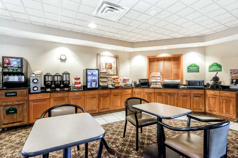 Free Hot Breakfast Buffet Budget Affordable Lodging Hotels Motels in Dallas Fort Worth Irving Texas Whyndham Wingate Hotel